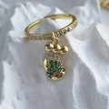 Gouden open ring met groene zirkoon voethanger en witte zirkonia bestrating - Groene Kerstlaars Stijl (R0131-C)