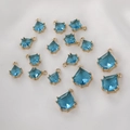 Nahaufnahme vergoldeter, drachenförmiger blauer Kristallanhänger für DIY-Schmuck - See Blau Groß
