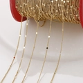 Dettaglio catena dorata con paillettes rotonde per creazione di gioielli fai-da-te - Catena Piatta con Dischi Tondi (K-7) / Lunghezza Standard