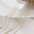 Vista dettagliata di catene in rame placcato oro 14k per la creazione di gioielli DIY - Catena Maglia Sottile (K-7) / Lunghezza Standard