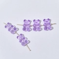 Detailansicht von lila transparenten Harz-Bärenperlen für DIY-Schmuckherstellung - Horizontale Bohrung / 10er Pack / Lila