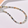Dettaglio macro di perline quadrate in pietra multicolore per la creazione di gioielli - Stile Amazonite (2#)