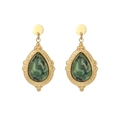 Dettaglio di orecchini vintage in oro con pietre turchesi e lavorazione in rilievo - Orecchini Pendenti a Goccia Vintage con Pietra Verde (E1569)