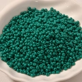 Donkerblauwe 3mm glaskraaltjes voor sieraden maken in een witte porseleinen schaal - 3mm (10g Verpakking) / Meergroen (27#)
