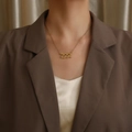 Collana minimalista dorata con ciondolo numero 222 su catena in acciaio inossidabile - Stile Numero 222 (N1168—ST) / Colore acciaio