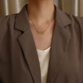 Collana in acciaio inossidabile dorato con pendente numero 555 e catena fine - Stile Numero 555 (N1171---GO) / Oro