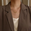 Elegante collana in acciaio inossidabile dorato con ciondolo numero 777 da donna - Stile Numero 777 (N1173--GO) / Oro