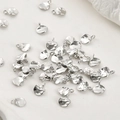 Vista detallada de dijes de hojas plateadas para accesorios de joyería artesanal - Chapado en Oro Blanco Pequeño Redondo