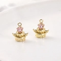Vue détaillée des pendentifs gâteau plaqués or 14k avec zircons roses en étoile - Or 14k Zircon Rose Gâteau d'Étoile