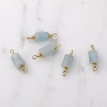 Cinque ciondoli in pietra esagonale celeste con cappucci placcati oro 14K e doppi anelli - Aquamarine