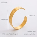 Golden stainless steel C-shaped open cuff bracelet with hammered honeycomb texture - Honeycomb Texture Style (SZ61059) / 18K Gold Plated / Gold