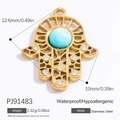 Ciondolo Mano di Fatima in acciaio dorato con perla blu e dettagli delle dimensioni - Mano Di Fatima Turchese (PJ91483)