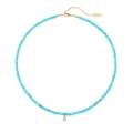 Dettaglio collana con perle turchesi e ciondolo lettera B in cristallo con chiusura oro - Stile Lettera B (N2712-GO-B)