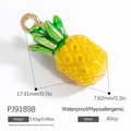 Mini pendentif ananas en alliage et émail avec dimensions de 17,91 sur 7,62 mm - Forme d'Ananas (PJ91898)