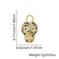 Vista detallada de un colgante de calavera dorada con circones de colores y medidas - Estilo de Calavera (Estilo 2) / Solo Colgante (Sin Cadena)