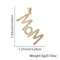 Dimensioni dettagliate del ciondolo MOM dorato con zirconi bianchi per la Festa della Mamma - Stile Alfabeto Mom Zirconia Bianca (Stile Tre)