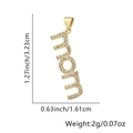 Ciondolo MOM a cuore dorato con zirconi pavé e dimensioni del prodotto - Stile Verticale mom Zirconia Bianca (Stile Sei)