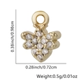 Vista dettagliata del ciondolo ape placcato oro 18K con zirconia e dimensioni esatte - Stile Ape Piccola (03)