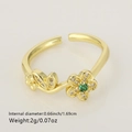 Goldener offener Blumenring mit grünem Edelstein und weißen Kristallen Details - Grüner Zirkonia-Blumen-Stil (Stil 10)