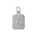 Ciondolo quadrato lettera K in argento con zirconi per gioielli personalizzati eleganti - Lettera K / Argento