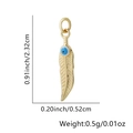 Pendente a piuma dorata con perla occhio del male blu e dettagli in zircone - Stile 46