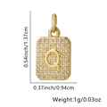 Pendaglio quadrato con lettera Q e micro pavé di zirconi in finitura dorata - Lettera Q / Oro