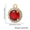 Pendente placcato oro con zircone rosso e pietre halo, misura 1,46 cm per 1,21 cm - Fiore Rotondo / Rosso