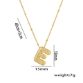 Collier lettre E plaqué or 18 carats avec oxydes de zirconium sur chaîne à billes - Lettre E