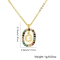 Collana dorata con ciondolo ovale decorato con zirconi colorati e lettera G maiuscola - Lettera G / Oro
