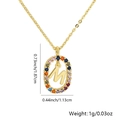 Collana con ciondolo lettera M in rame placcato oro con gemme colorate e cornice ovale - M / Oro