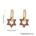 Pendientes de estrella bañados en oro con circonitas rojas y dimensiones del producto - Estrella de Cinco Puntas con Circonia Roja (Estilo D)