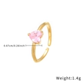 Dettaglio dell'anello con zircone rosa a cuore con dimensioni 0,67 cm e peso 1,4 g - Stile Cuore Dorato Strass Rosa (R756-GO-RP)