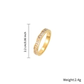 Anello dorato con zirconi quadrati, diametro 2,2 cm e peso di 2,4 g - Stile Strass Quadrato Dorato (R886-GO)