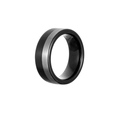 Dettaglio macro dell'anello in tungsteno spazzolato nero e argento con fascia interna - Stile Spazzolato Verticale Bicolore Nero Argento (R666-BL-ST)