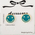 Détail de boucles d'oreilles smiley rondes bleu cyan avec bords dorés et dimensions - Vert