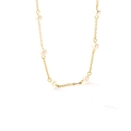 Elegante gouden ketting met vijf natuurlijke witte zoetwaterparels op een witte basis - Goud (N1976-GO)