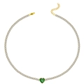 Detail van vergulde tennisketting met groene hartvormige edelsteen en verstelbare sluiting - Hart Groene Edelsteen Stijl (N2057-GO-G)