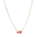 Collana a catena a graffetta dorata con un ciondolo a moschettone in smalto rosso acceso su bianco - Collana Decorativa in Smalto Rosso (N2080-GO-R)