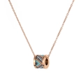 Dettaglio ciondolo in acciaio oro rosa con perline intrecciate blu e grigie - Stile Intreccio Blu Verde Nudo (N2280-RG)