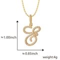 Colgante letra E dorado con circonitas pavimentadas y dimensiones del producto en pulgadas - Colgante Solo E Dorado (Sin Cadena)