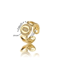 Anello a catena dorato con elemento centrale ovale in zirconi e motivi a cuore - Lettera O Oro