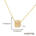 Collana a cubo placcata oro con lettera W in rilievo e dettagli in zirconi - Apertura 6.1mm / W Oro (Solo Ciondolo (Senza Catena))