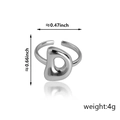 Anello lettera D regolabile placcato argento con trama in metallo liquido irregolare - Stile Lettera D (92) / Argento