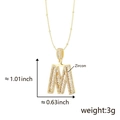 Collana con pendente lettera M dorata con pavé di zirconi bianchi e catena a sfere - M Ciondolo Solo (Senza Catena) Oro