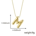 Collana con pendente a lettera M a palloncino in oro 18k con dimensioni e peso - M Oro (Solo ciondolo (senza catena))