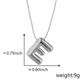 Collana con pendente a lettera E a bolla d'argento lucido con dimensioni e peso - E Argento (Ciondolo Senza Catena)