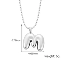 Collier avec pendentif lettre M argentée style ballon poli sur une chaîne à billes - Lettre M (Pendentif Uniquement) / Argent
