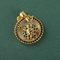 18 Karat vergoldeter Sonnenanhänger mit schwarzen Zirkonia Steinen und Himmelsgesicht - Löwe