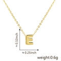 Ciondolo lettera E placcato oro 18K lucido con dettagli su dimensioni e peso - Stile Lettera e / Oro