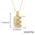 Collana con ciondolo lettera E dorata e pavé di zirconi luccicanti da donna - E Solo Pendente (Senza Catena) (18) / Oro